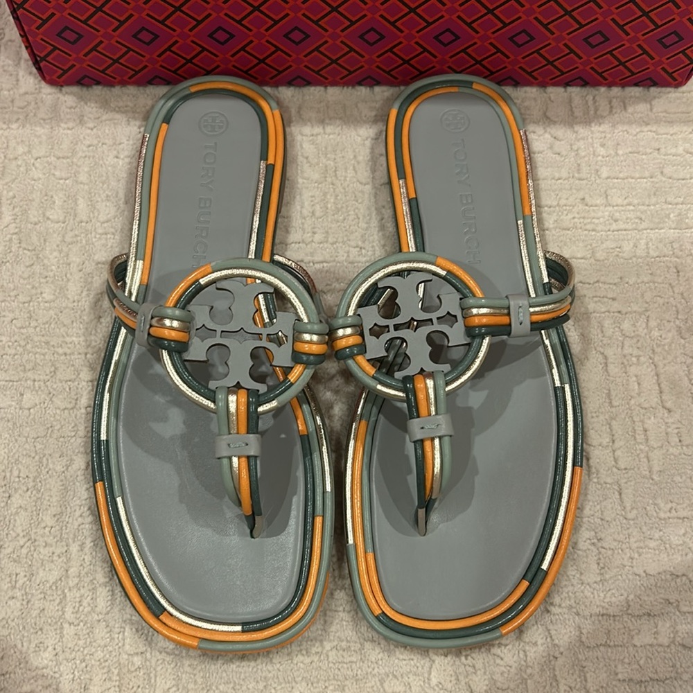 NWT TORY BURCH sandals in great condition size 8.5 comes wrapped in box